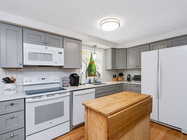 45 Pleasantdale Rd, Rutland, MA 01543