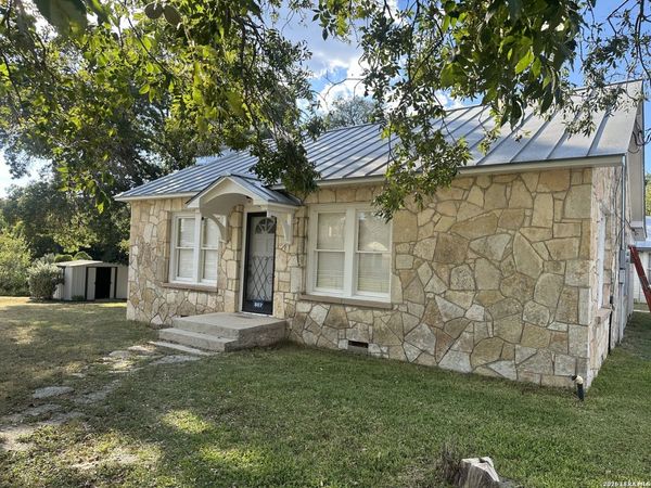 807 Cherry St, Bandera, TX 78003