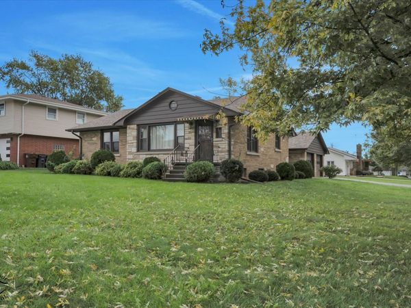 528 Penfield Street , Beecher, IL 60401