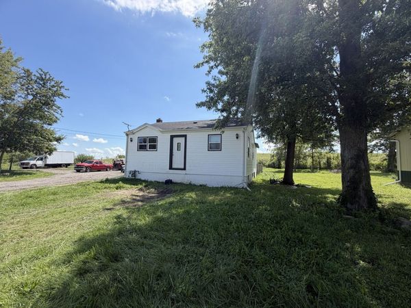1061 W Goodenow Road , Beecher, IL 60401