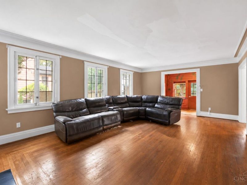 3551 Holly Ln, Cincinnati, OH 45208 Photo 9