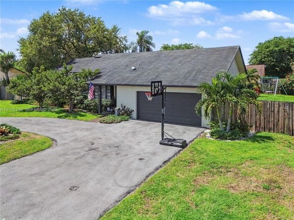 28330 SW 163rd Ave , Homestead, FL 33033