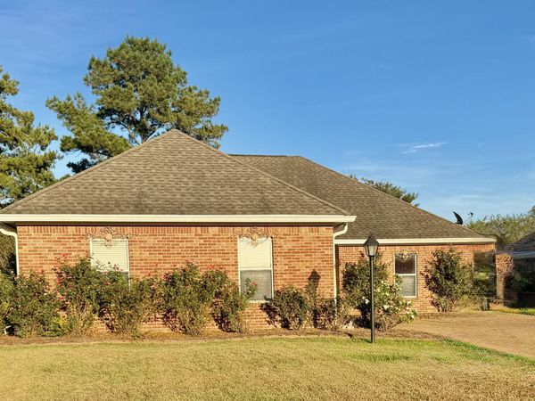 18 Old Bridge Cove, Byram, MS 39272