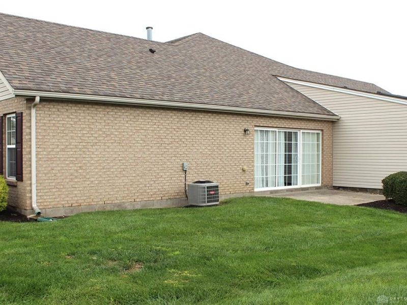 4000 Twin Lakes Circle, Englewood, OH 45315 Photo 7