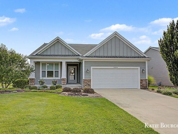 5608 Stony View Drive NE, Unit 21, Belmont, MI 49306
