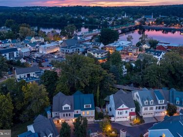 12 CANAL STREET, NEW HOPE, PA 18938