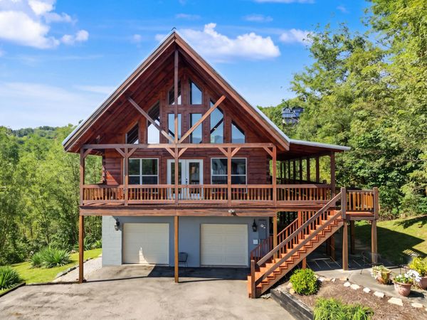 920 Cedar Ln W, Gatlinburg, TN 37738
