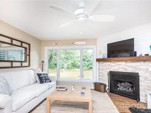 2200 6th Street NW, Unit 4, Hickory, NC 28601
