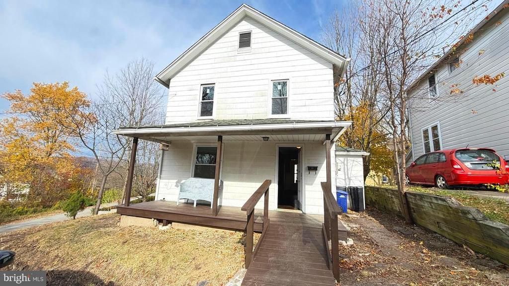 6 FERN AVE , CARBONDALE, PA 18407
