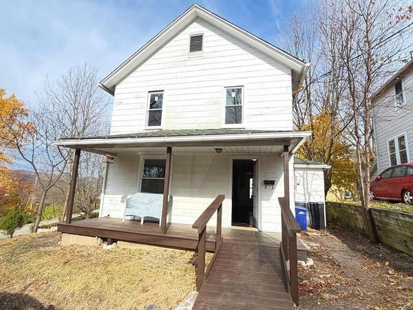 6 FERN AVE , CARBONDALE, PA 18407