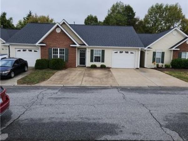 716 Wynbrook Square Lane, Winston-Salem, NC 27103