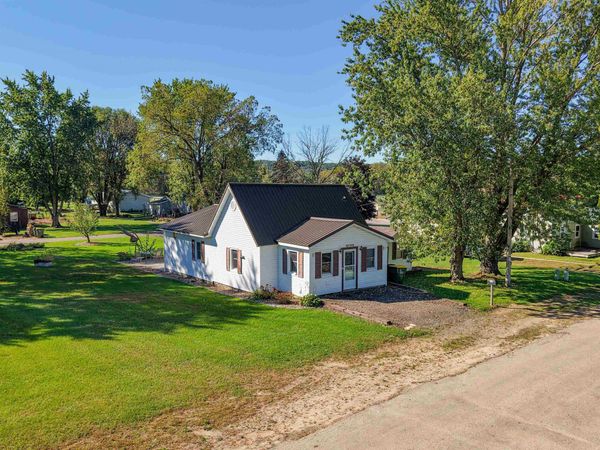 137 W Exchange Street, Lone Rock, WI 53556