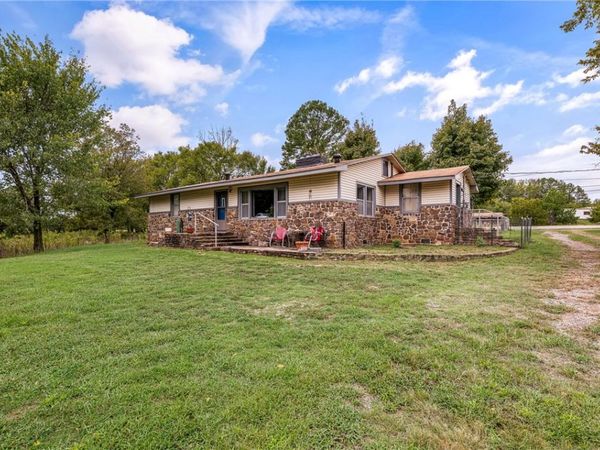 10716 N Highway 71 , Mountainburg, AR 72946