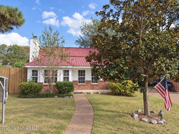 2040 Fox Cove E, Byram, MS 39272