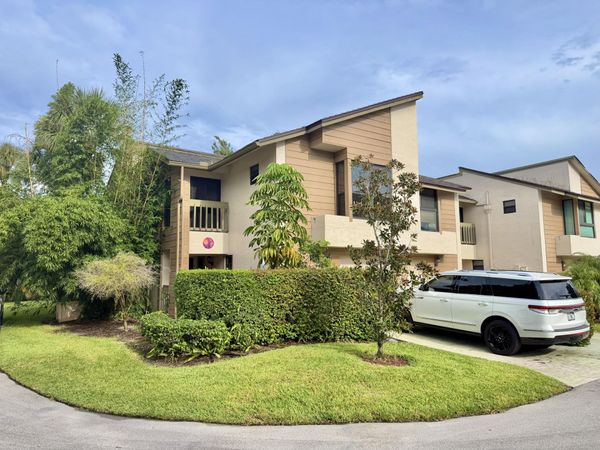 6069 GLENDALE Drive, Boca Raton, FL 33433