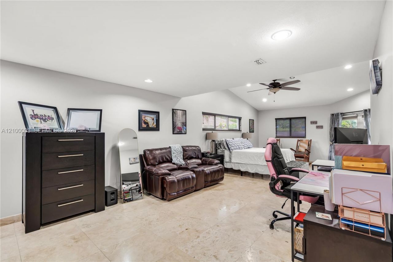 16583 NW 83rd Pl, Miami Lakes, FL 33016 Photo