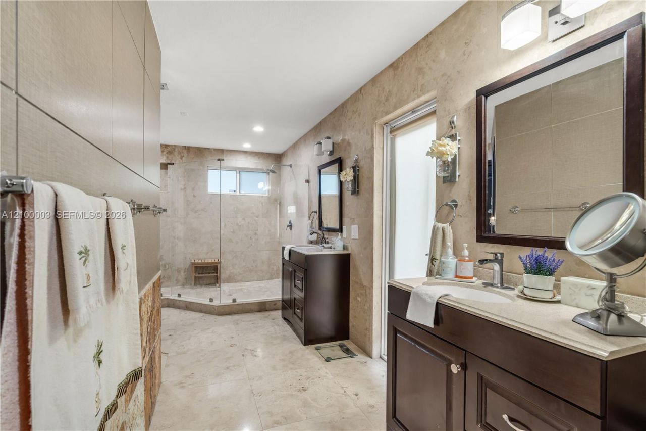 16583 NW 83rd Pl, Miami Lakes, FL 33016 Photo