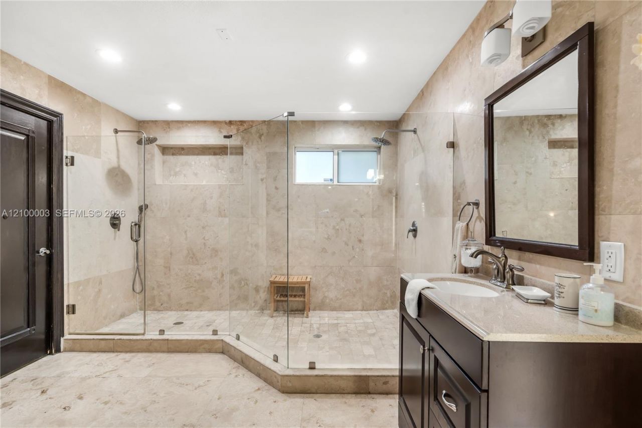 16583 NW 83rd Pl, Miami Lakes, FL 33016 Photo