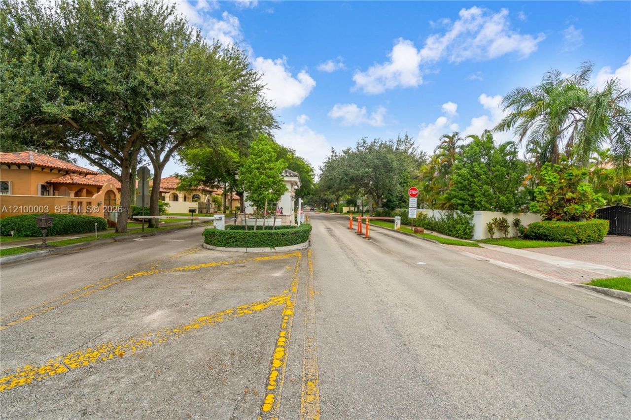16583 NW 83rd Pl, Miami Lakes, FL 33016 Photo