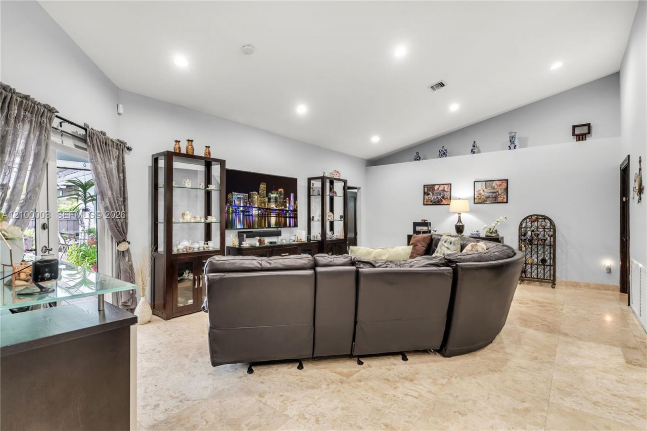 16583 NW 83rd Pl, Miami Lakes, FL 33016 Photo
