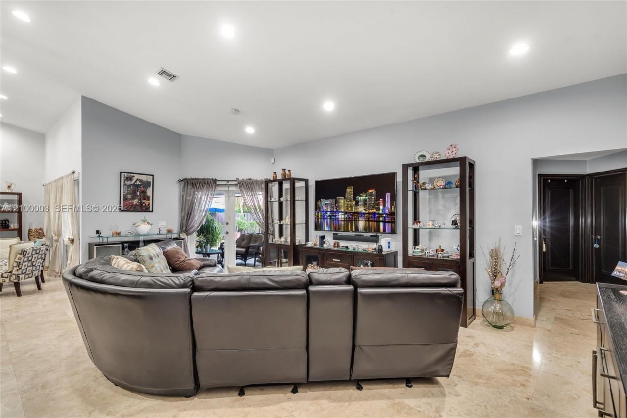 16583 NW 83rd Pl, Miami Lakes, FL 33016 Photo