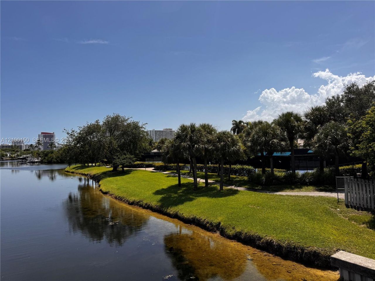 876 W Spinnaker Dr W , Unit 876, Hollywood, FL 33019 Photo