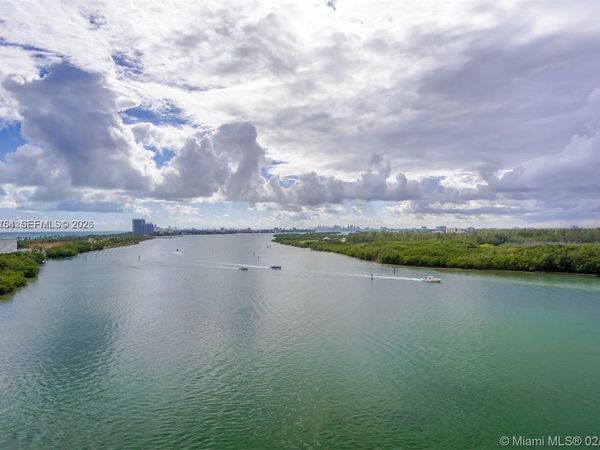 300 Bayview Dr , Unit 1102, Sunny Isles Beach, FL 33160