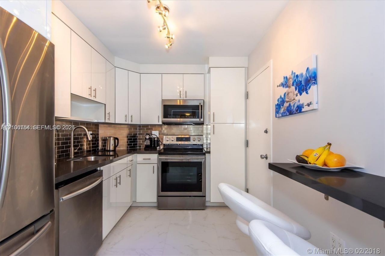 300 Bayview Dr , Unit 1102, Sunny Isles Beach, FL 33160 Photo