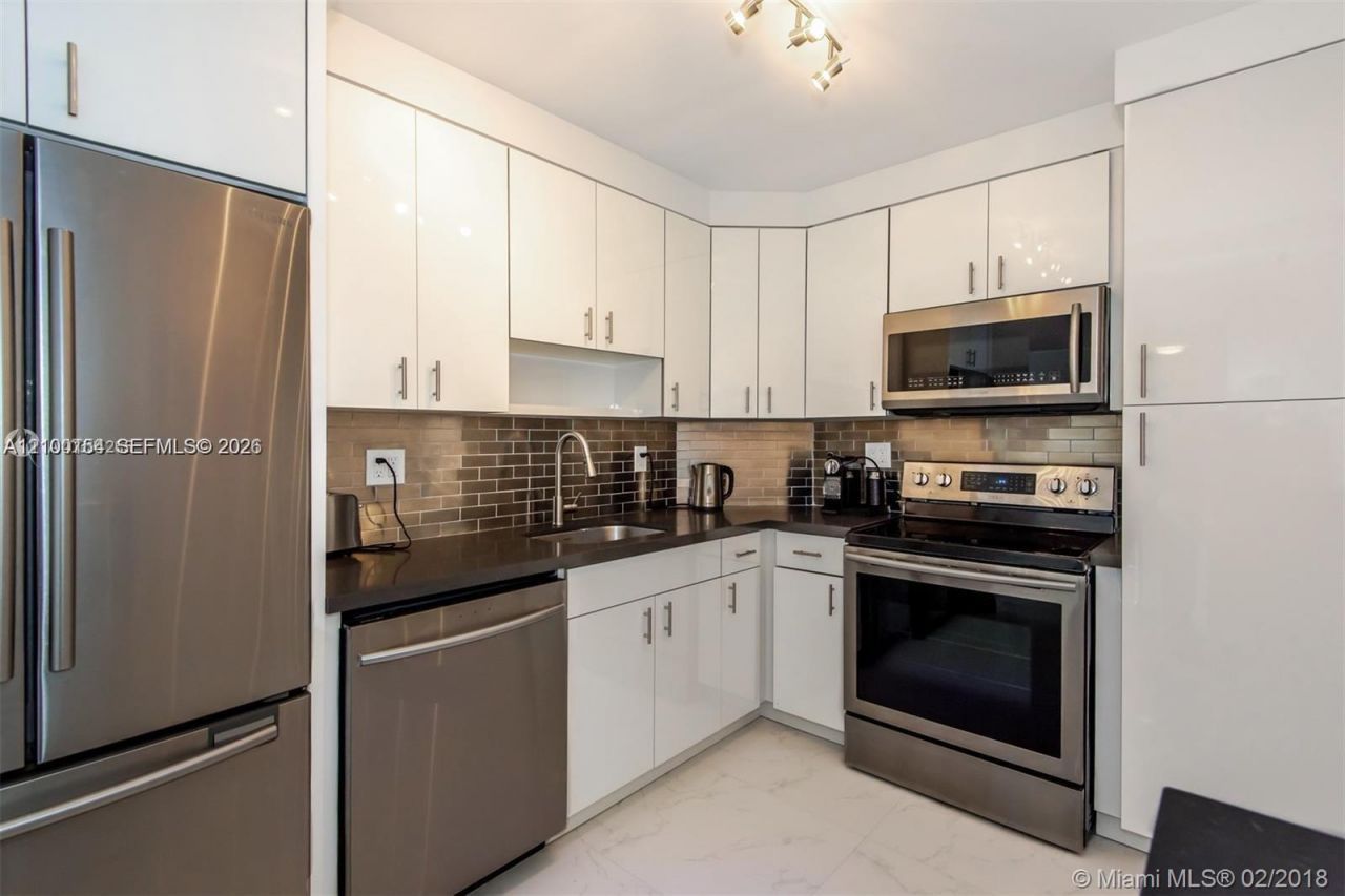 300 Bayview Dr , Unit 1102, Sunny Isles Beach, FL 33160 Photo