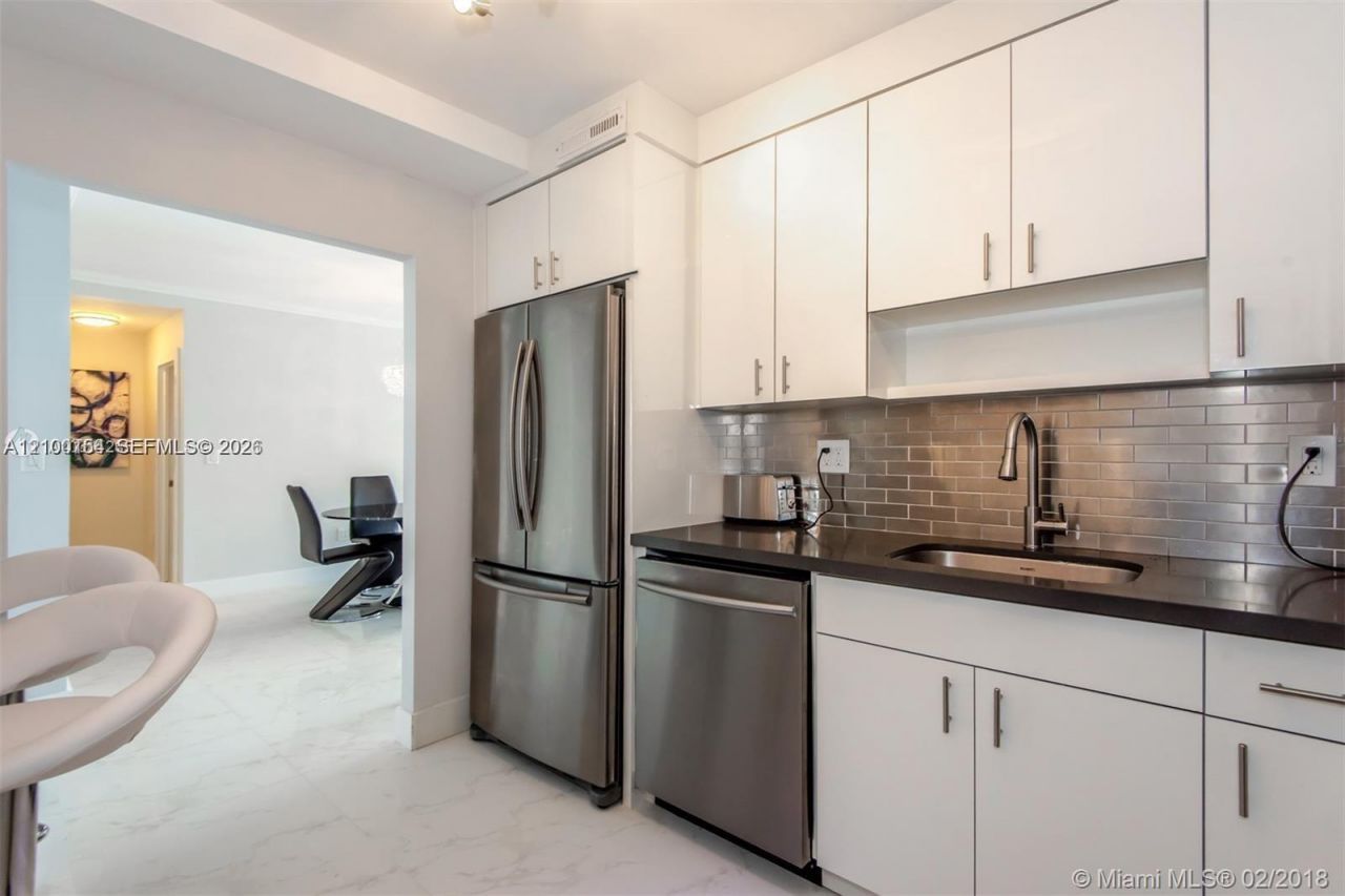 300 Bayview Dr , Unit 1102, Sunny Isles Beach, FL 33160 Photo
