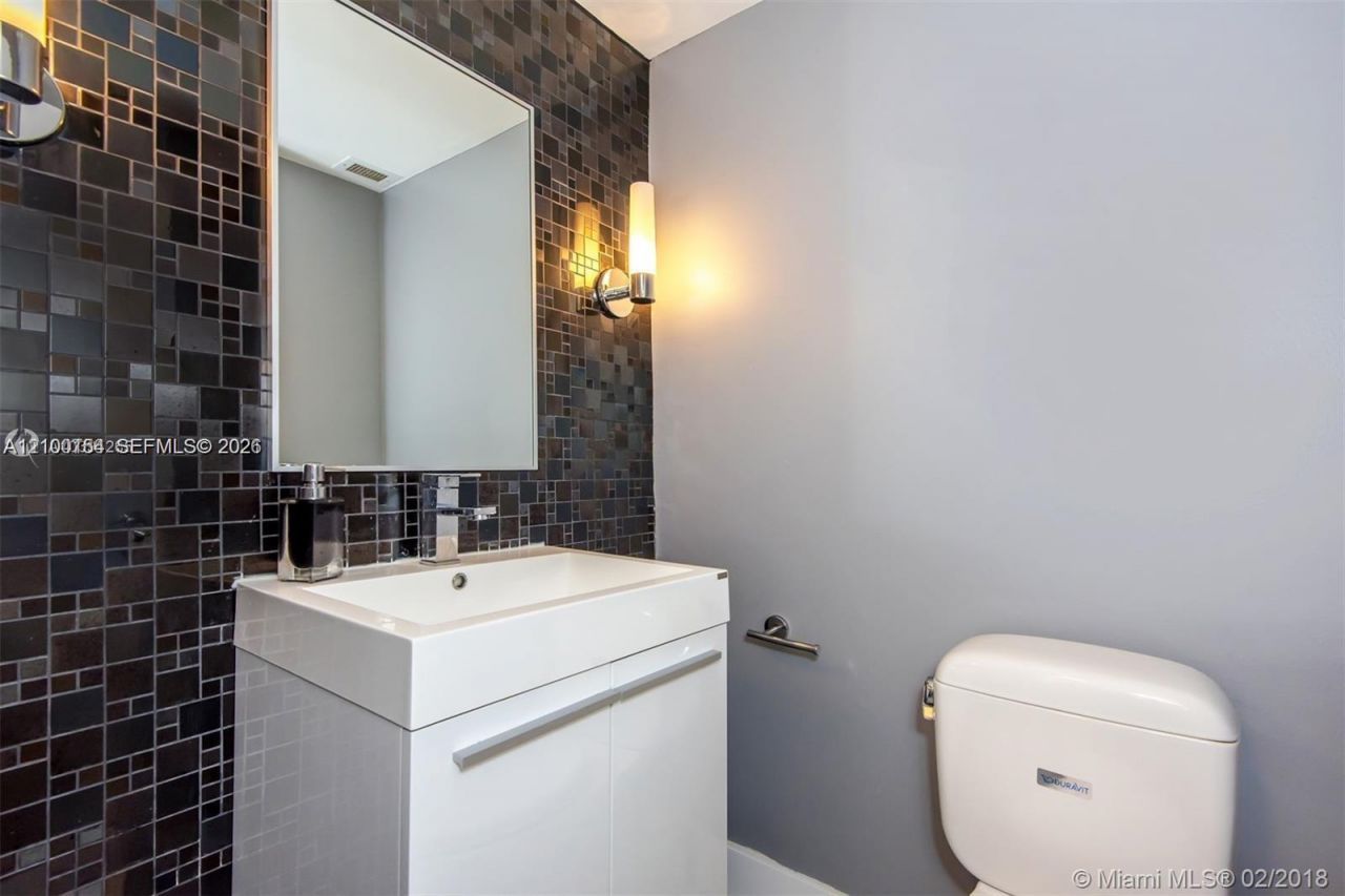 300 Bayview Dr , Unit 1102, Sunny Isles Beach, FL 33160 Photo