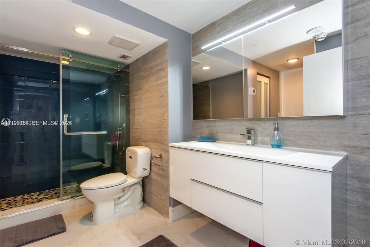 300 Bayview Dr , Unit 1102, Sunny Isles Beach, FL 33160 Photo