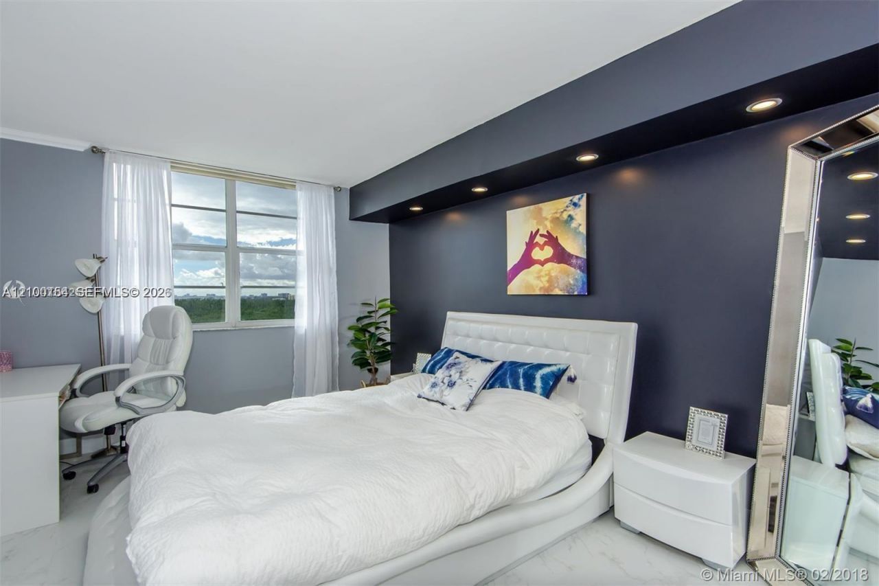 300 Bayview Dr , Unit 1102, Sunny Isles Beach, FL 33160 Photo