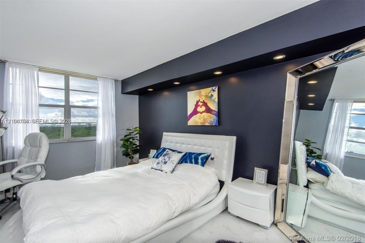 300 Bayview Dr , Unit 1102, Sunny Isles Beach, FL 33160 Photo