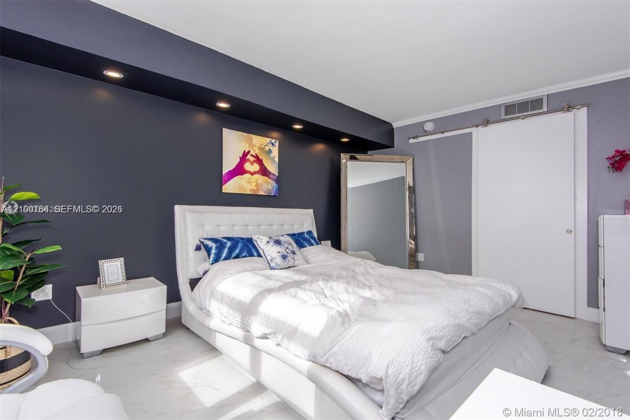 300 Bayview Dr , Unit 1102, Sunny Isles Beach, FL 33160 Photo