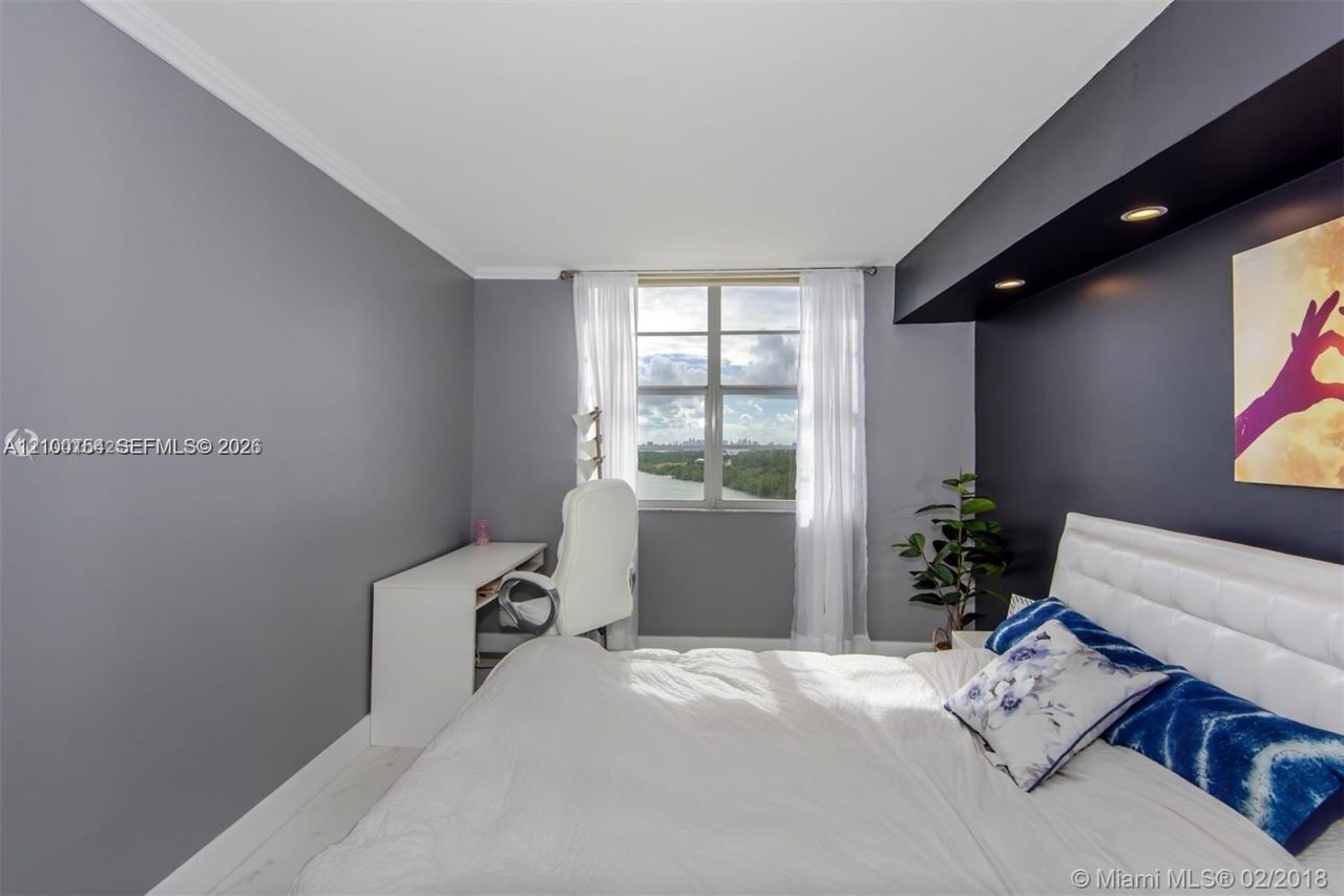 300 Bayview Dr , Unit 1102, Sunny Isles Beach, FL 33160 Photo