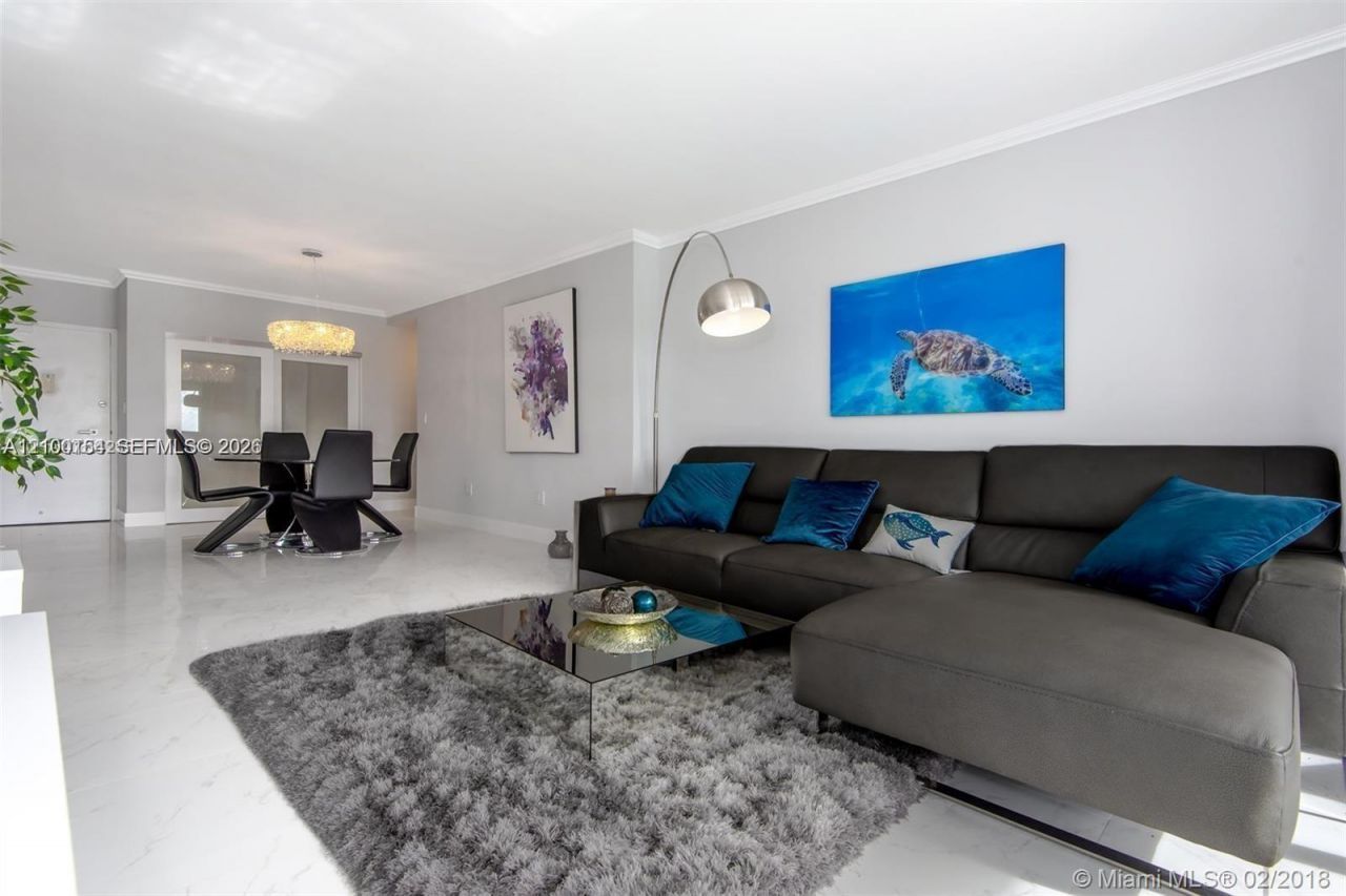 300 Bayview Dr , Unit 1102, Sunny Isles Beach, FL 33160 Photo
