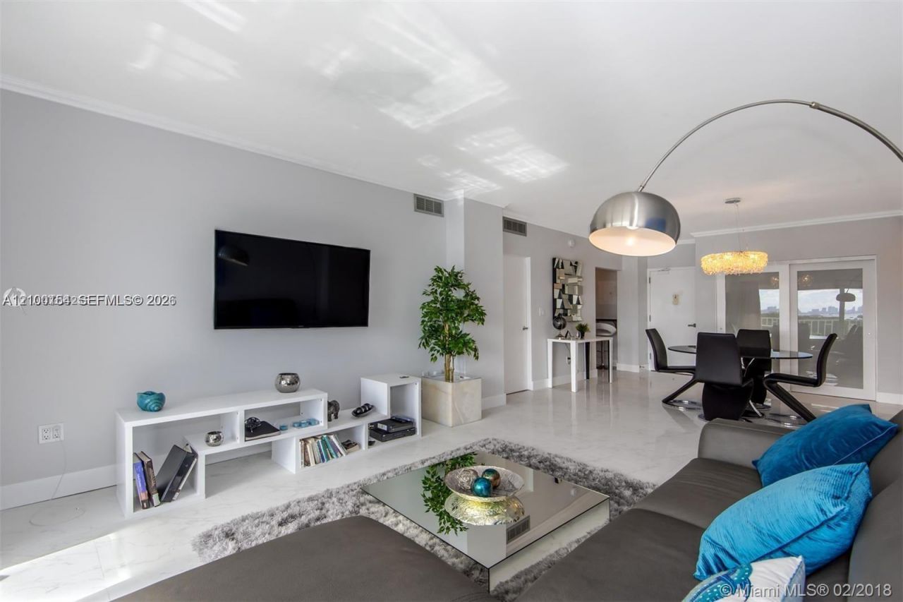 300 Bayview Dr , Unit 1102, Sunny Isles Beach, FL 33160 Photo