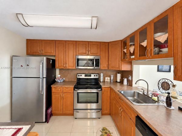 20860 San Simeon Way , Unit 208-6, Miami, FL 33179