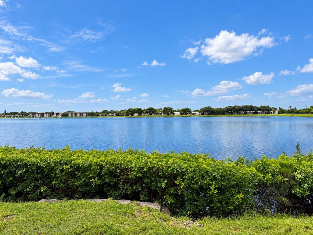 20860 San Simeon Way, Unit 208-6, Miami, FL 33179 Photo