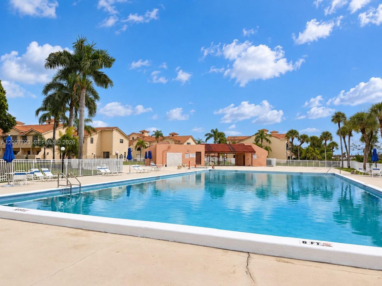 20860 San Simeon Way, Unit 208-6, Miami, FL 33179 Photo