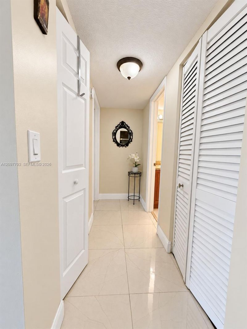 20860 San Simeon Way, Unit 208-6, Miami, FL 33179 Photo