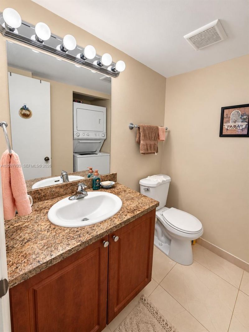 20860 San Simeon Way, Unit 208-6, Miami, FL 33179 Photo
