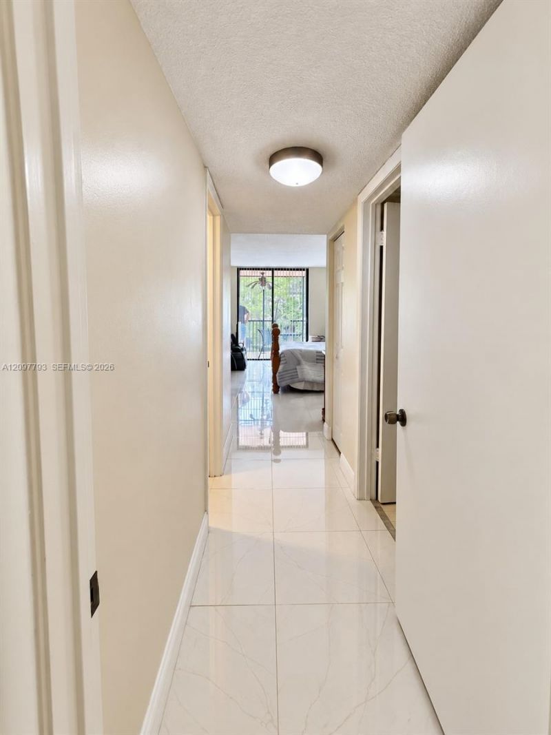 20860 San Simeon Way, Unit 208-6, Miami, FL 33179 Photo