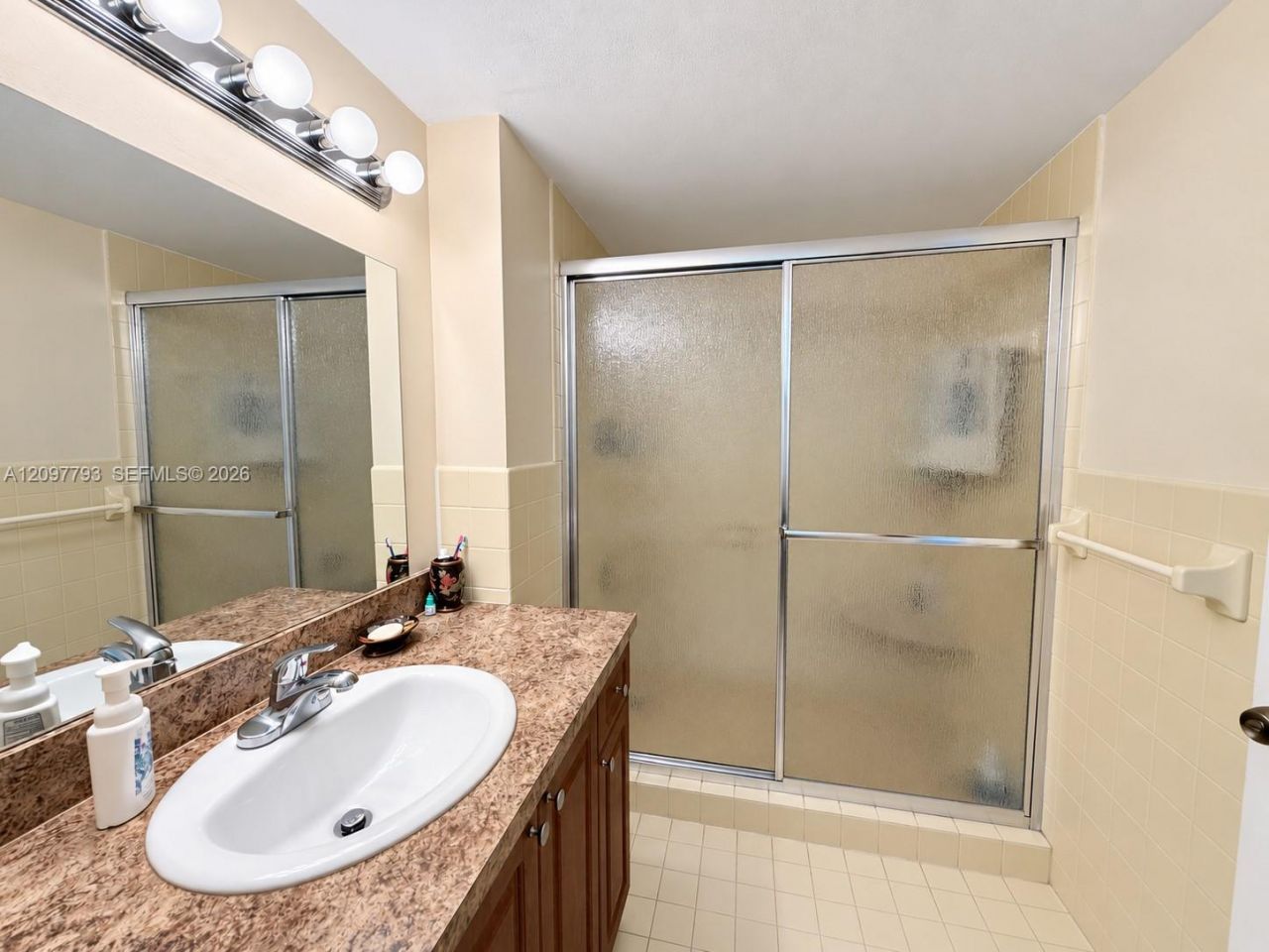 20860 San Simeon Way, Unit 208-6, Miami, FL 33179 Photo