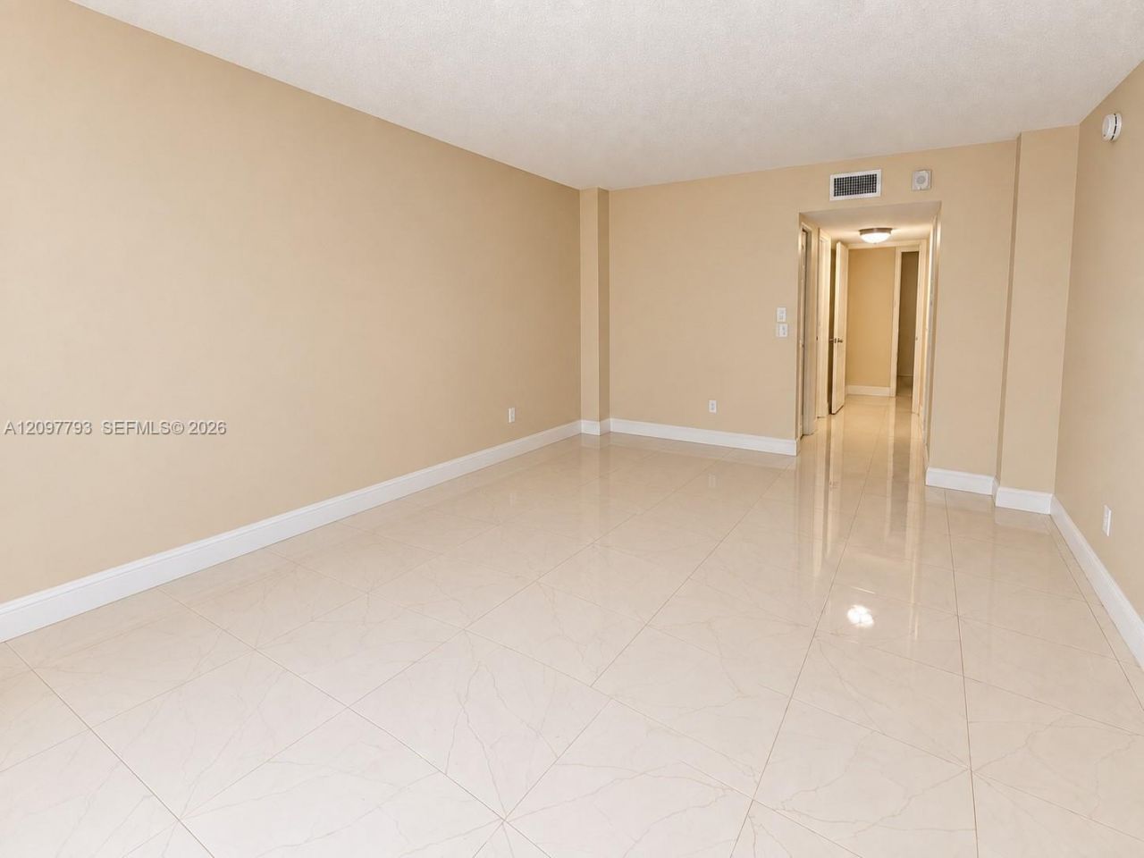 20860 San Simeon Way, Unit 208-6, Miami, FL 33179 Photo