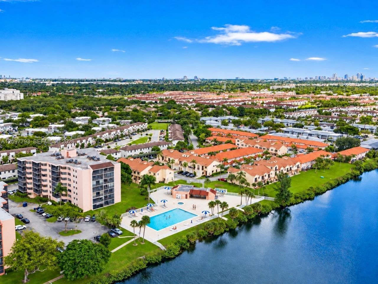 20860 San Simeon Way, Unit 208-6, Miami, FL 33179 Photo
