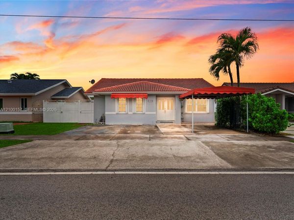 1280 SW 142nd Ave , Miami, FL 33184