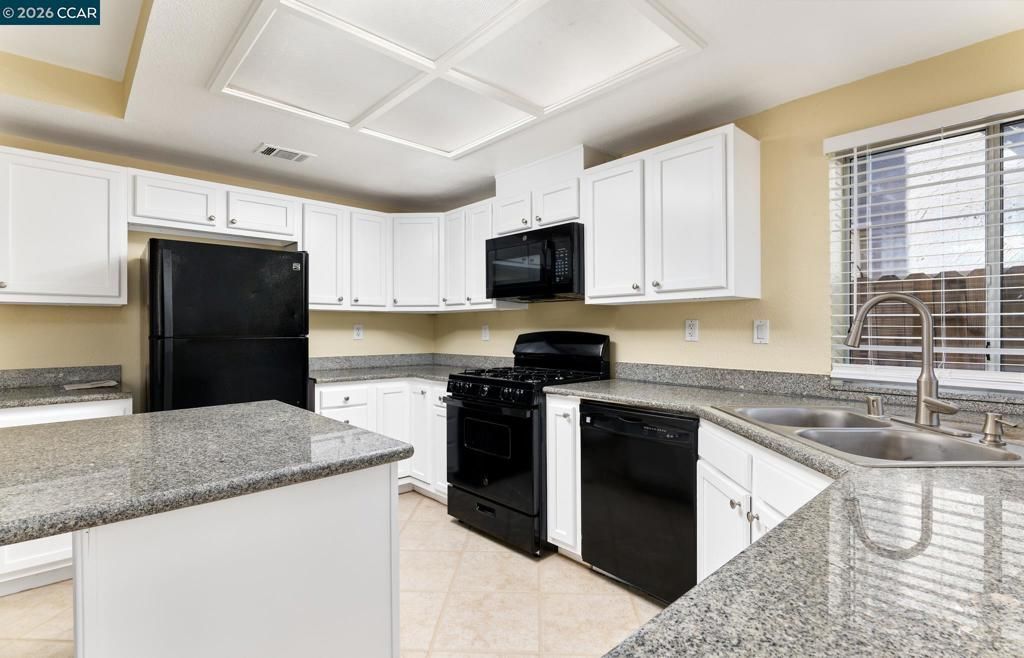 1054 Saint Raphael Dr, Bay Point, CA 94565 Main Photo
