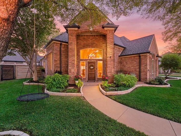 2736 Woodbridge Drive, Hurst, TX 76054